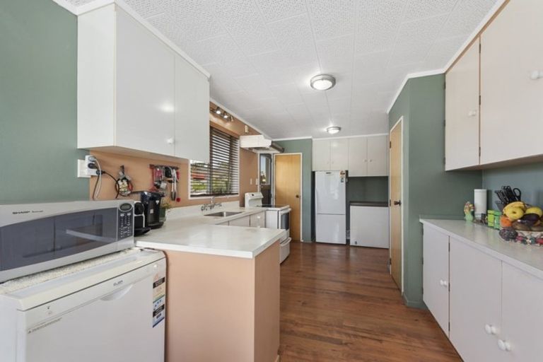 Photo of property in 62 Aniseed Grove, Timberlea, Upper Hutt, 5018