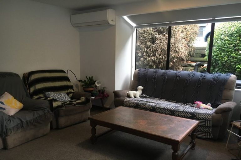 Photo of property in 17b Wynyard Crescent, Fernhill, Queenstown, 9300