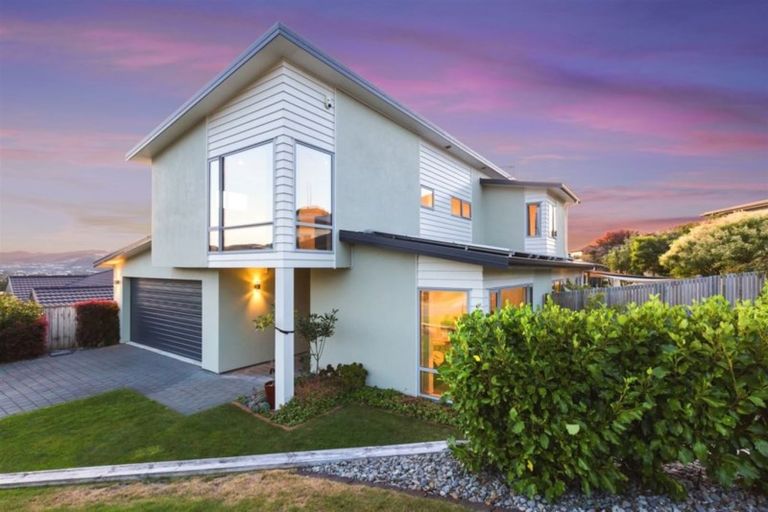 Photo of property in 6 Sumner Terrace, Aotea, Porirua, 5024