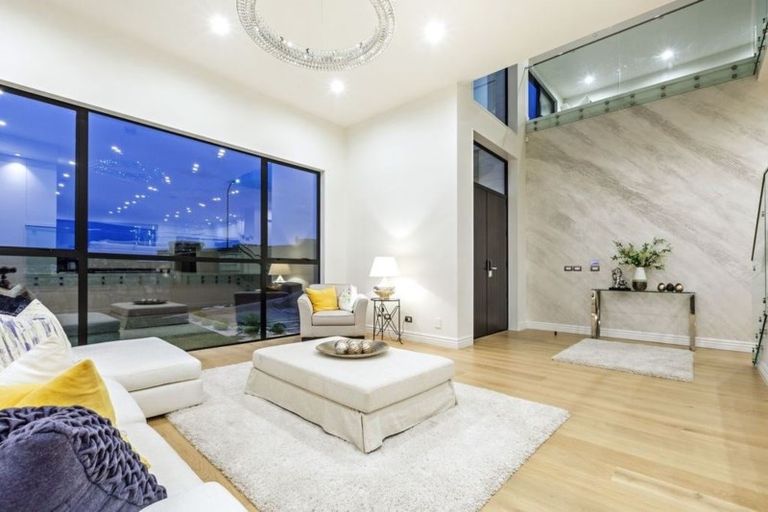 Photo of property in 42 Fernhill Way, Oteha, Auckland, 0632