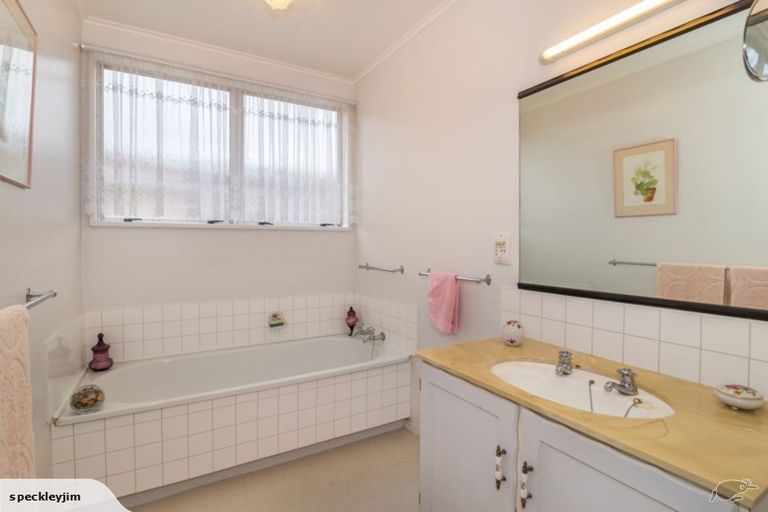 Photo of property in 301 Stokes Valley Road, Stokes Valley, Lower Hutt, 5019