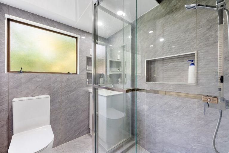 Photo of property in 43 Ohiwa Road, Papakura, 2582