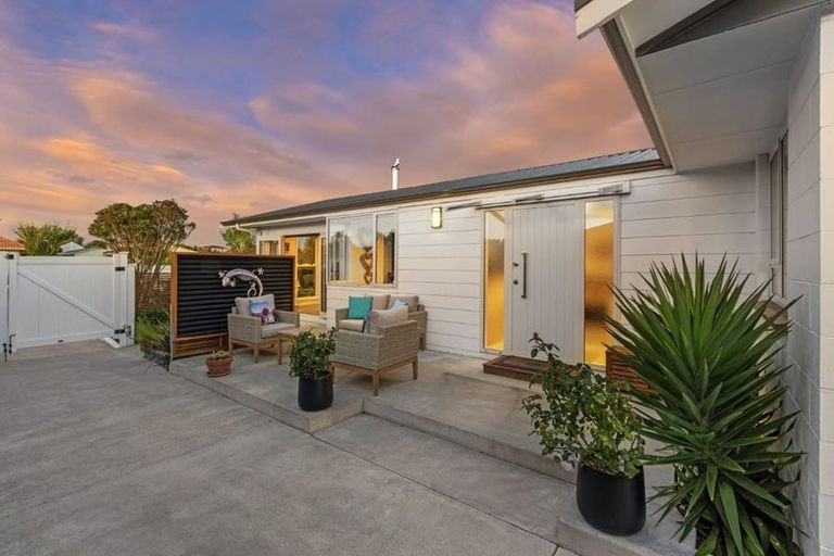 Photo of property in 143 Queenspark Drive, Parklands, Christchurch, 8083