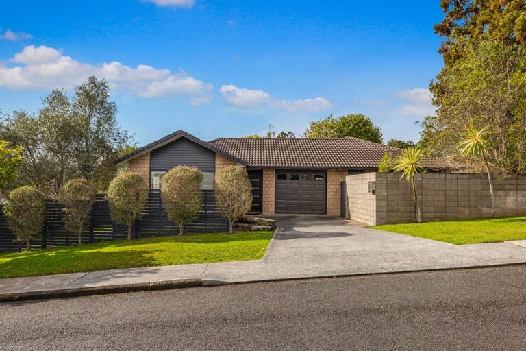 Photo of property in 33 Taipari Road, Te Atatu Peninsula, Auckland, 0610