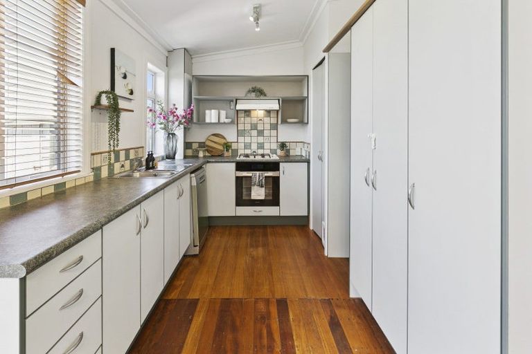 Photo of property in 59 Queens Drive, Lyall Bay, Wellington, 6022