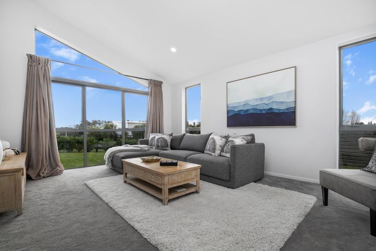 Photo of property in 125 Mcrobbie Road, Kingseat, Papakura, 2580