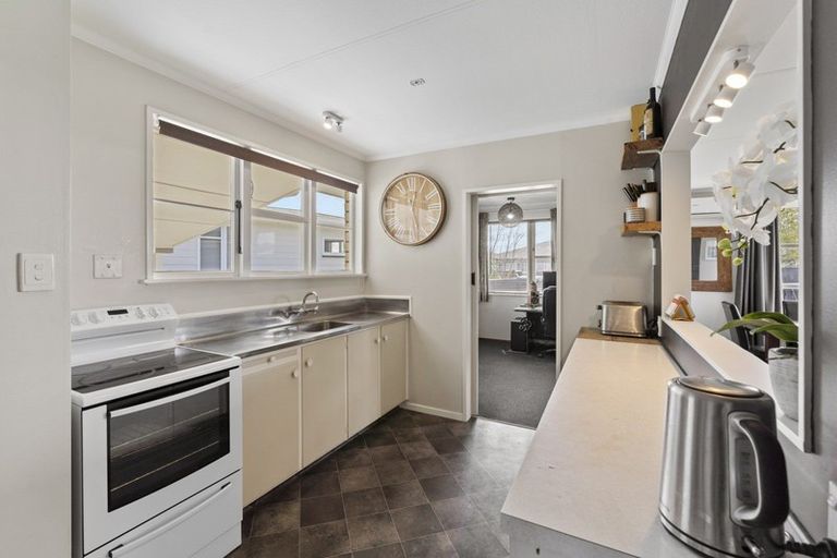 Photo of property in 1 Sutherland Crescent, Westbrook, Palmerston North, 4412