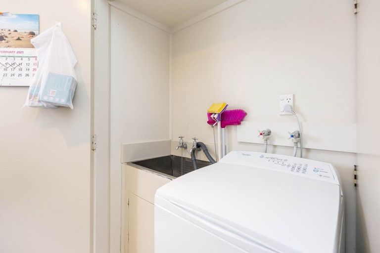 Photo of property in 2/13 Sutherland Avenue, Silverstream, Upper Hutt, 5019