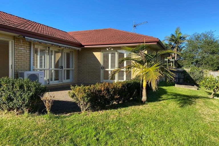 Photo of property in 13 Adair Place, Weymouth, Auckland, 2103