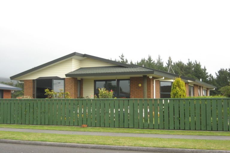 Photo of property in 64 Wairau Road, Oakura, 4314