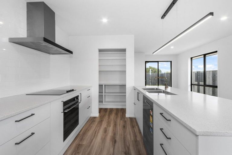 Photo of property in 43 Mehrtens Crescent, Woodend, 7691