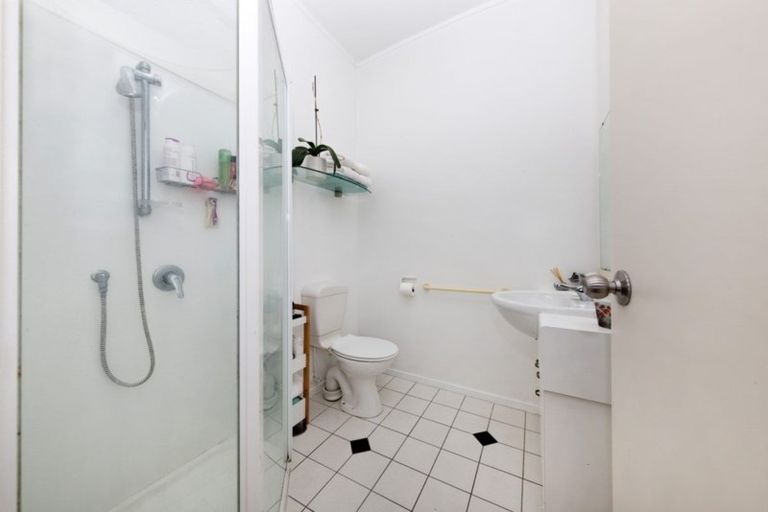 Photo of property in 4j/20 Ian Marwick Place, Birkenhead, Auckland, 0626