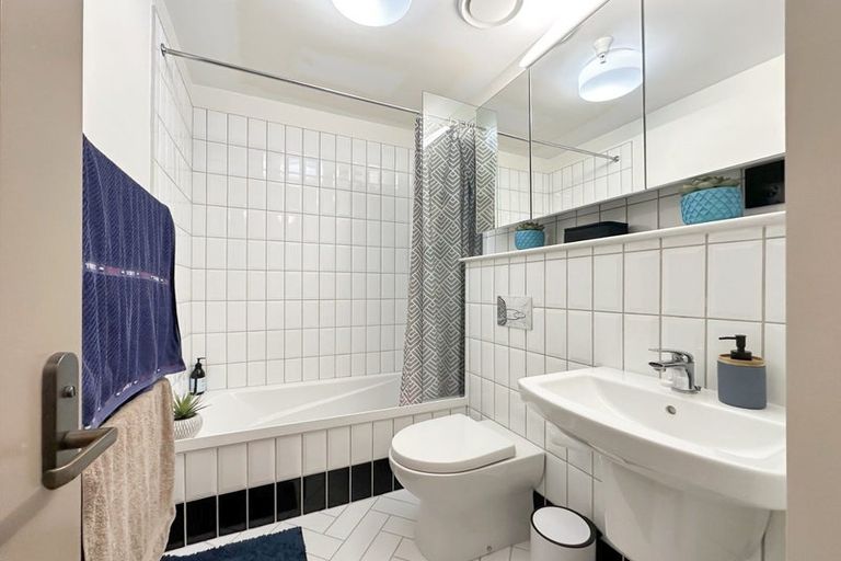 Photo of property in 208/3 Roxburgh Street, Mount Victoria, Wellington, 6011