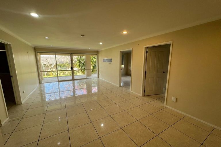 Photo of property in 34 Fairchild Avenue, Goodwood Heights, Auckland, 2105