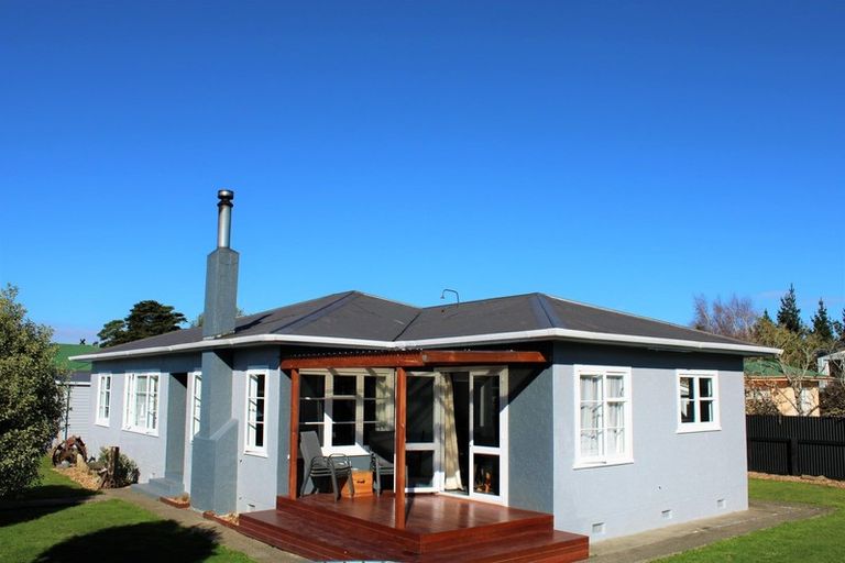 Photo of property in 5 Henderson Street, Dannevirke, 4930