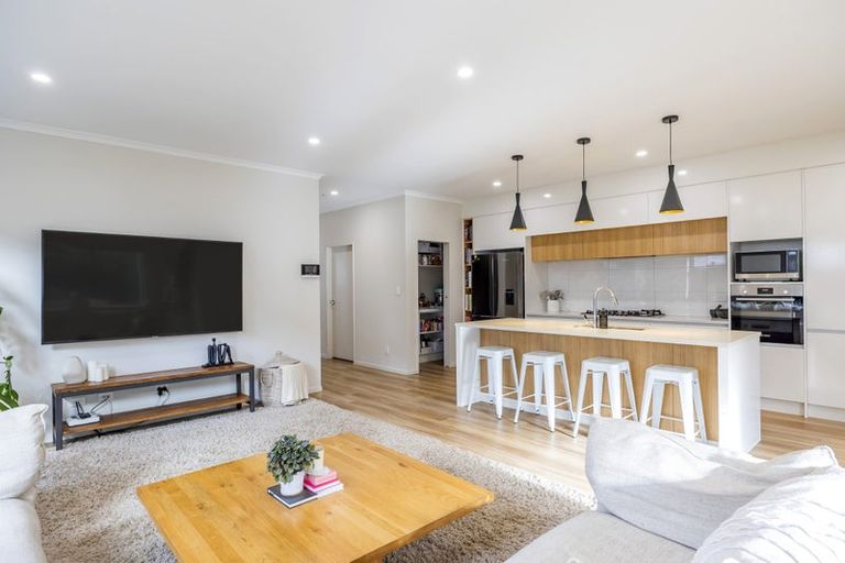 Photo of property in 3 Vintry Drive, Kumeu, 0810