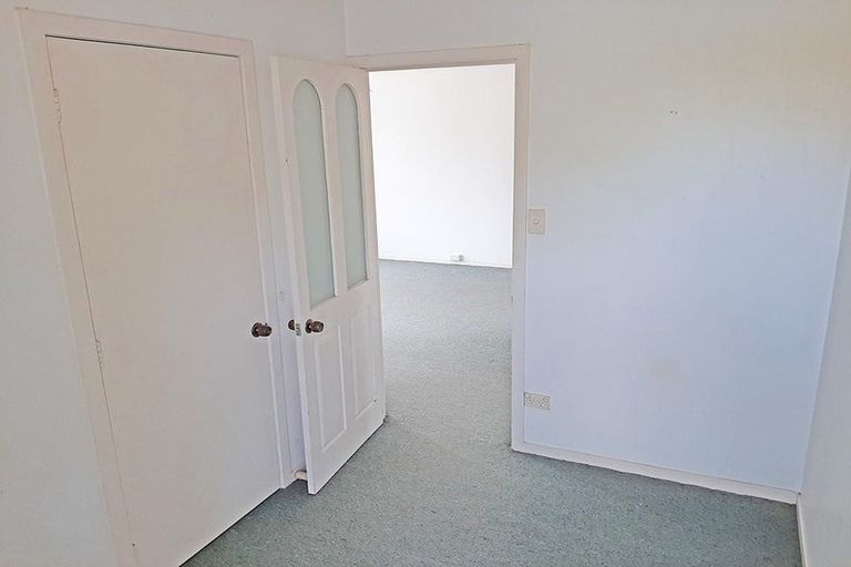 Photo of property in 42 Mildmay Road, Henderson, Auckland, 0610