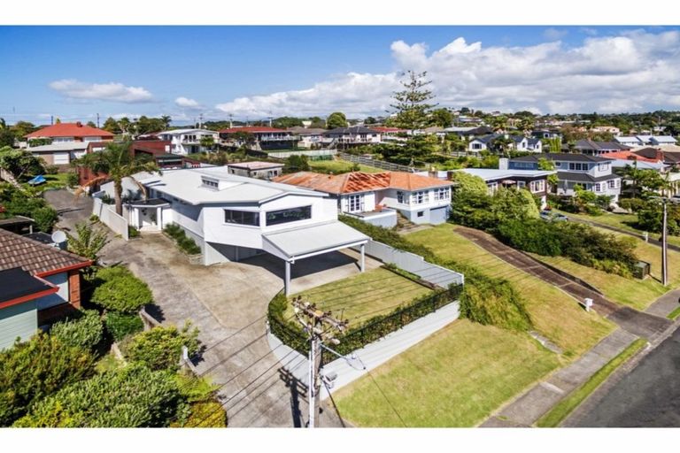 Photo of property in 1/33 Braemar Road, Rothesay Bay, Auckland, 0630