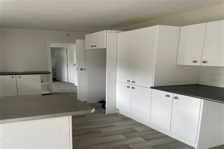 Photo of property in 64 Sherwood Avenue, Te Atatu South, Auckland, 0610