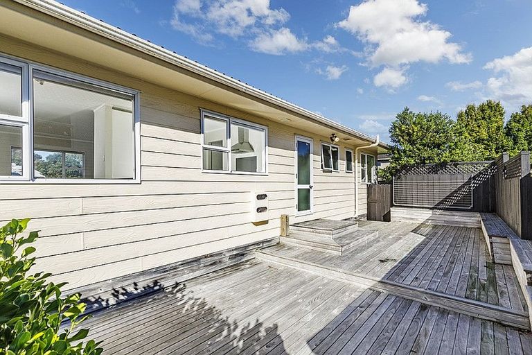 Photo of property in 2/31 Alamein Avenue, Belmont, Auckland, 0622