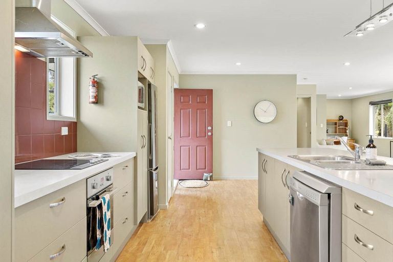 Photo of property in 24 Gavinike Place, Waimauku, 0812