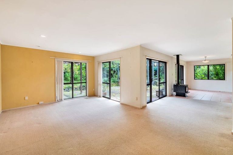 Photo of property in 1 Celina Place, Browns Bay, Auckland, 0630