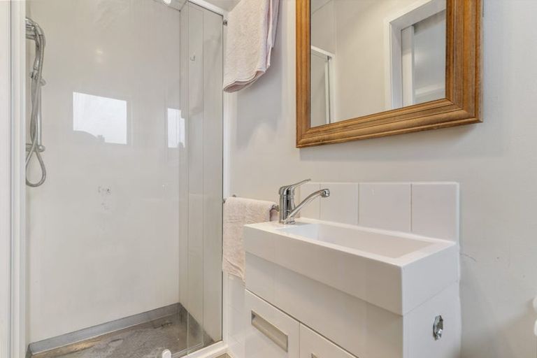 Photo of property in 2/18 Noeleen Street, Glenfield, Auckland, 0629