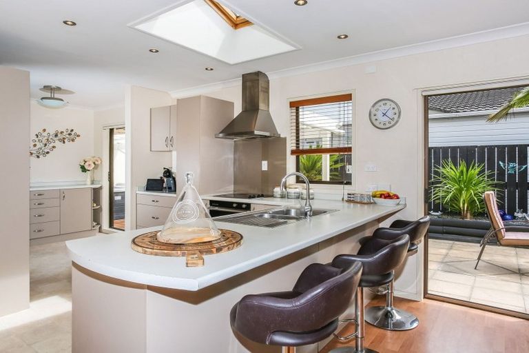 Photo of property in 8 Brockton Avenue, Conifer Grove, Takanini, 2112