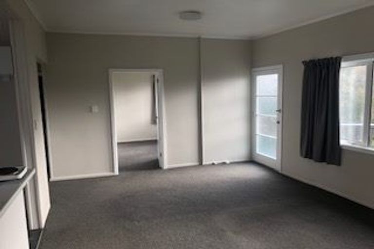 Photo of property in 112 Tirimoana Road, Te Atatu South, Auckland, 0602