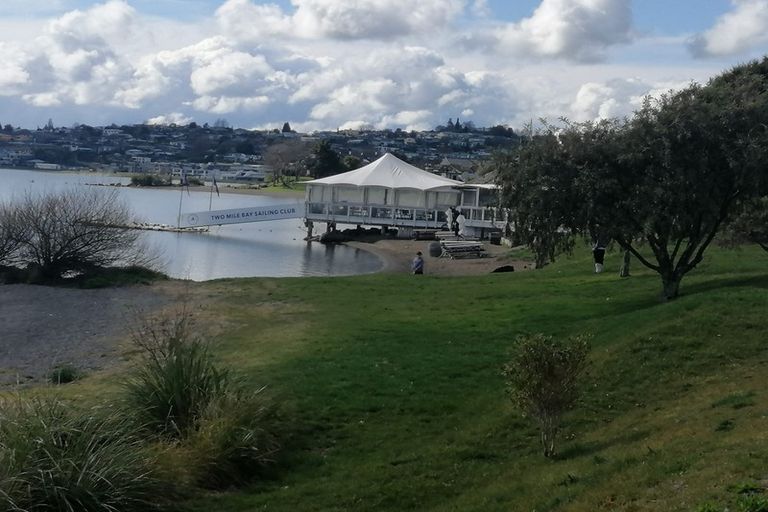 Photo of property in 2/7 Kathleen Place, Rainbow Point, Taupo, 3330