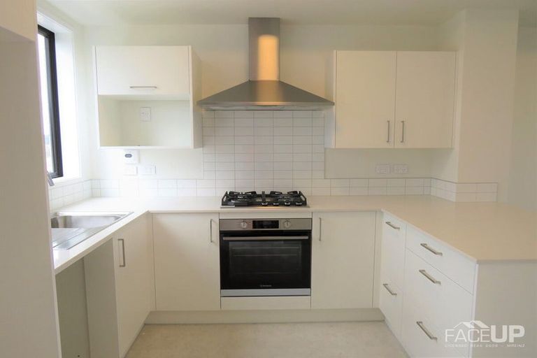 Photo of property in 82 Manarini Road, Westgate, Auckland, 0614