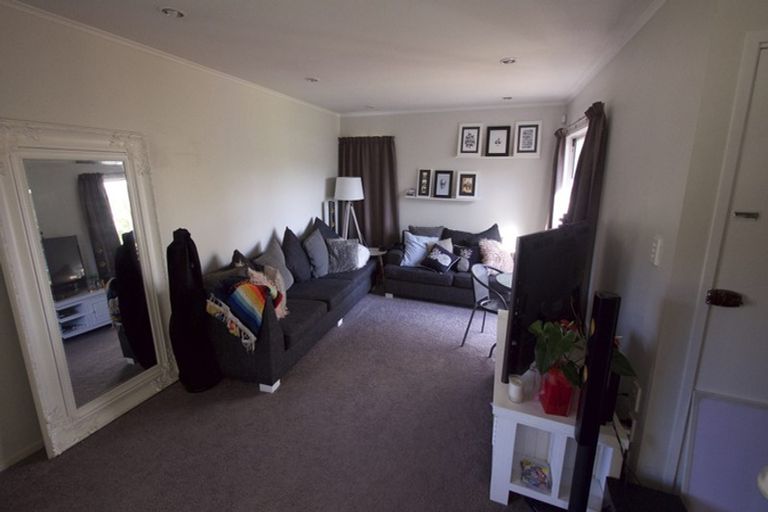 Photo of property in 15 Devonshire Road, Unsworth Heights, Auckland, 0632