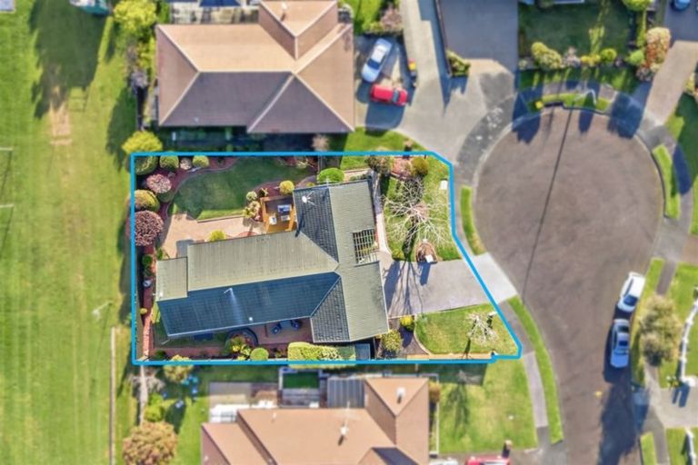 Photo of property in 21 Crescent Hills Court, Northpark, Auckland, 2013