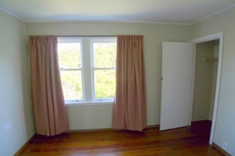 Photo of property in 21 Montgomery Avenue, Karori, Wellington, 6012