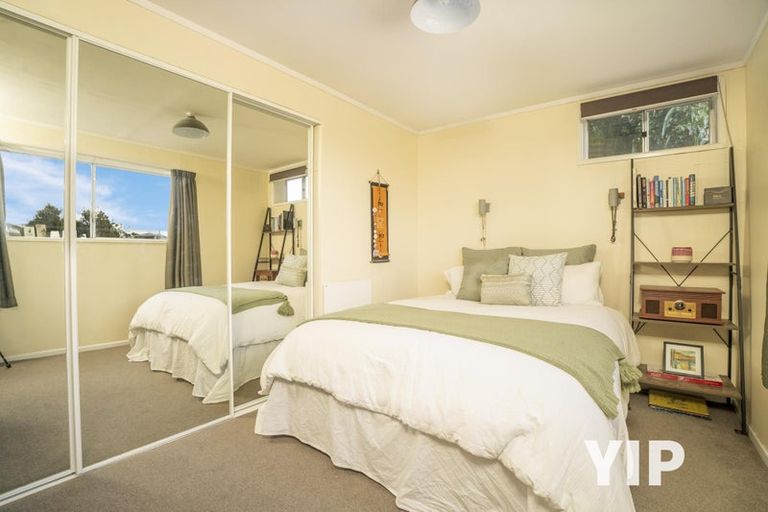 Photo of property in 16 Salford Street, Newlands, Wellington, 6037