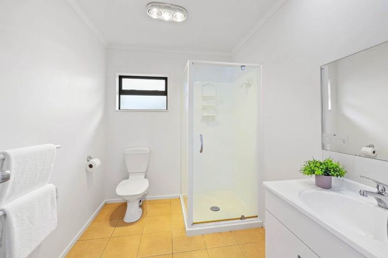 Photo of property in 37 Nicholas Gibbons Drive, Clendon Park, Auckland, 2103