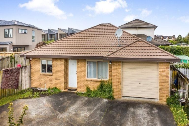 Photo of property in 15 Saybrook Place, Mangere, Auckland, 2022