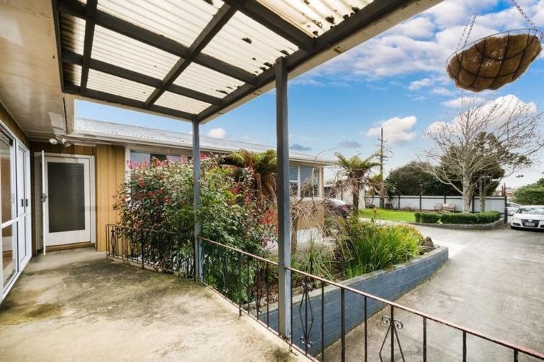 Photo of property in 246 Don Buck Road, Massey, Auckland, 0614