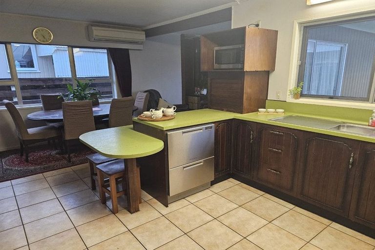 Photo of property in 28 Freyberg Avenue, Tamatea, Napier, 4112