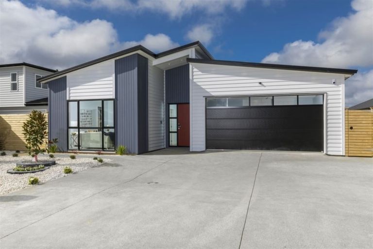 Photo of property in 24 Raymond Grace Avenue, Huapai, Kumeu, 0810