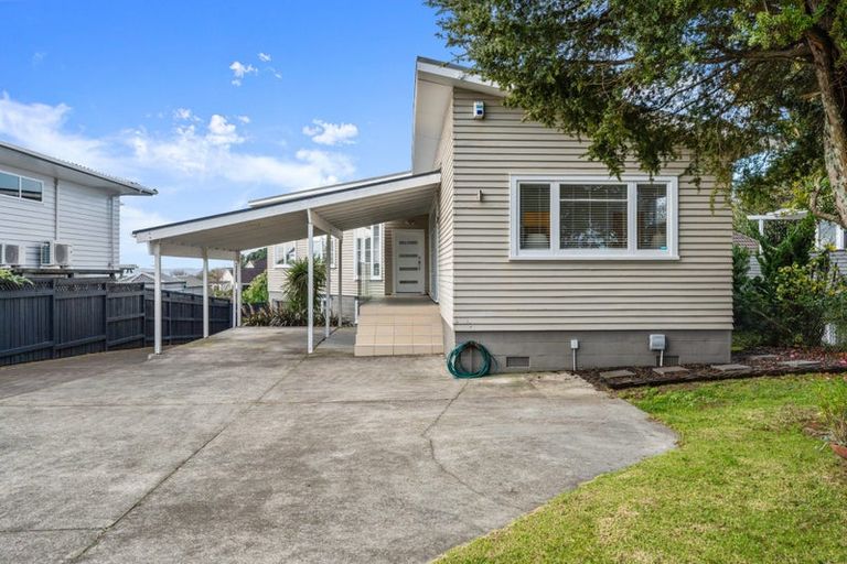 Photo of property in 90 Sandspit Road, Shelly Park, Auckland, 2014