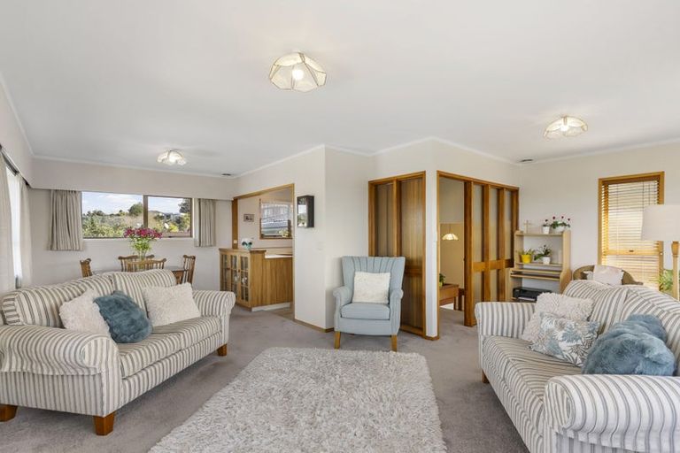 Photo of property in 8 Helvetia Drive, Browns Bay, Auckland, 0630