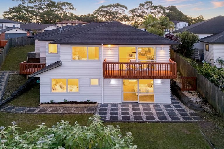 Photo of property in 18 Cityview Place, Massey, Auckland, 0614