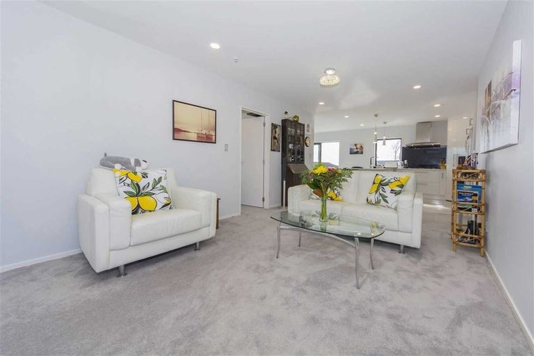 Photo of property in 71a Solar Road, Glen Eden, Auckland, 0602