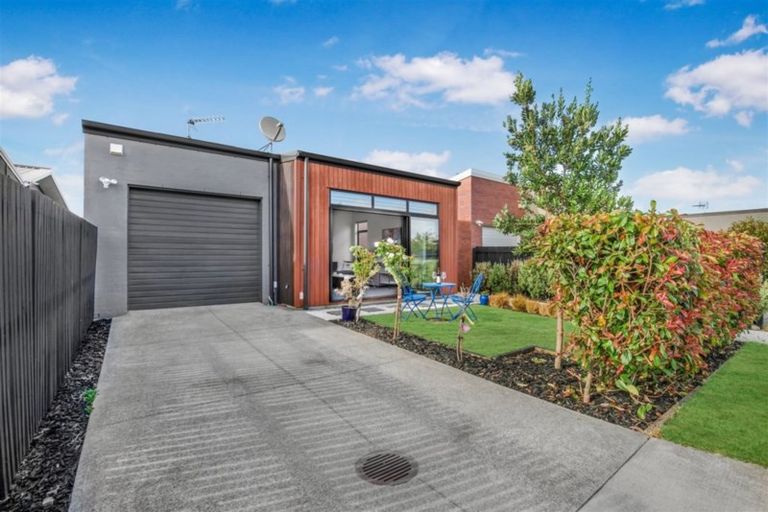Photo of property in 6 Gallantry Crescent, Papakura, 2110