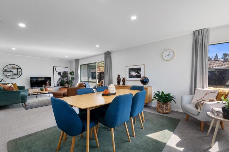 Photo of property in 14 Capricorn Place, Kawaha Point, Rotorua, 3010