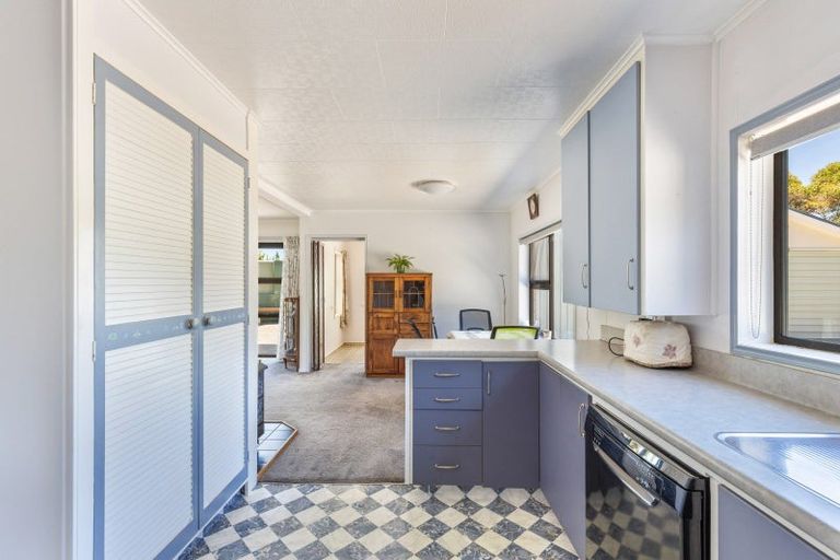 Photo of property in 529 South Road, Omata, New Plymouth, 4374