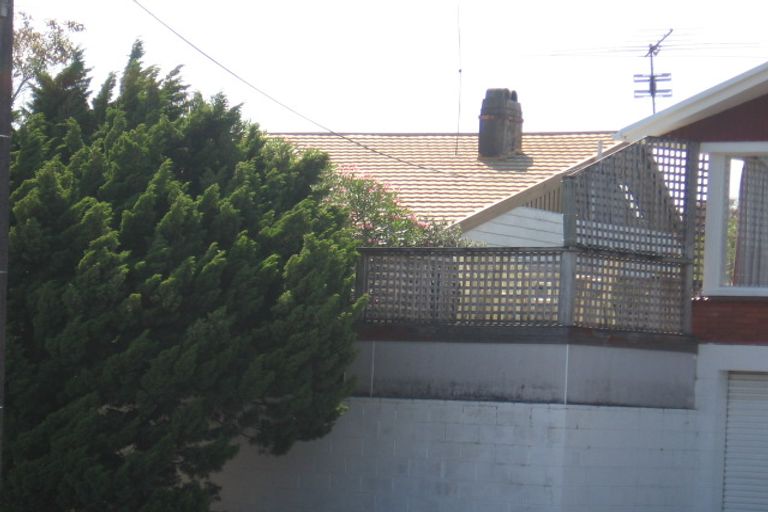 Photo of property in 31 Mahara Avenue, Birkenhead, Auckland, 0626