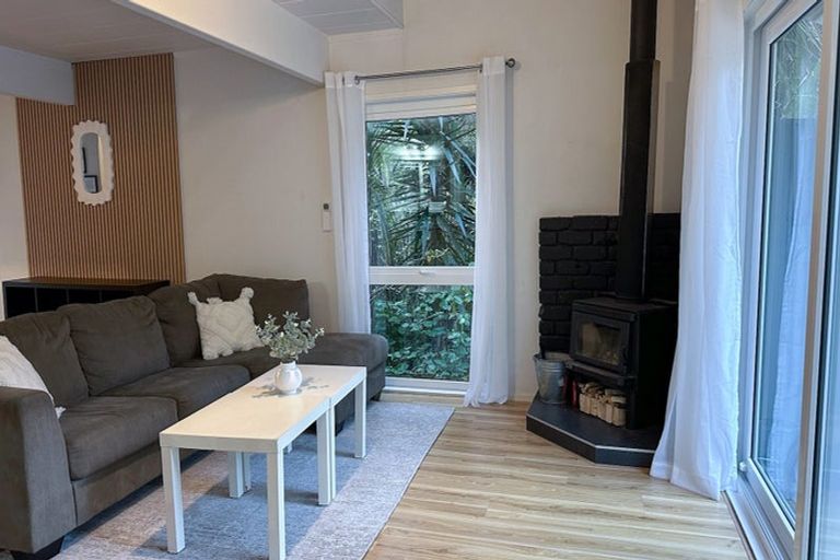 Photo of property in 4 Hiwihau Place, Glenfield, Auckland, 0629