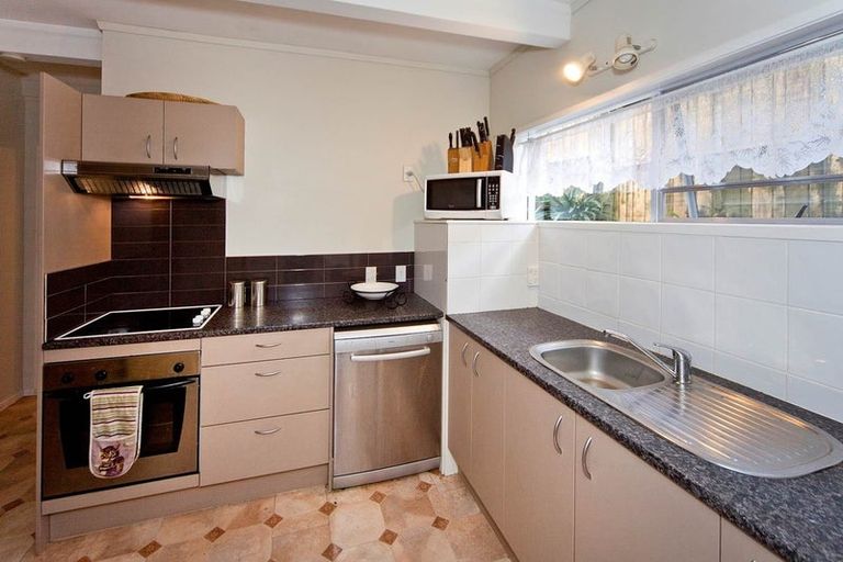 Photo of property in 70 Wiseley Road, West Harbour, Auckland, 0618